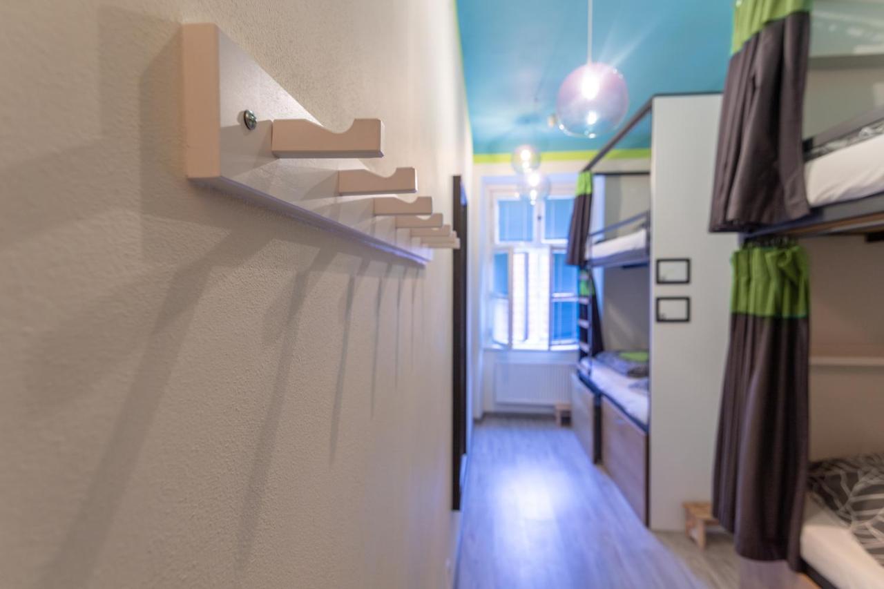 The Roadhouse Prague Hostel ภายนอก รูปภาพ