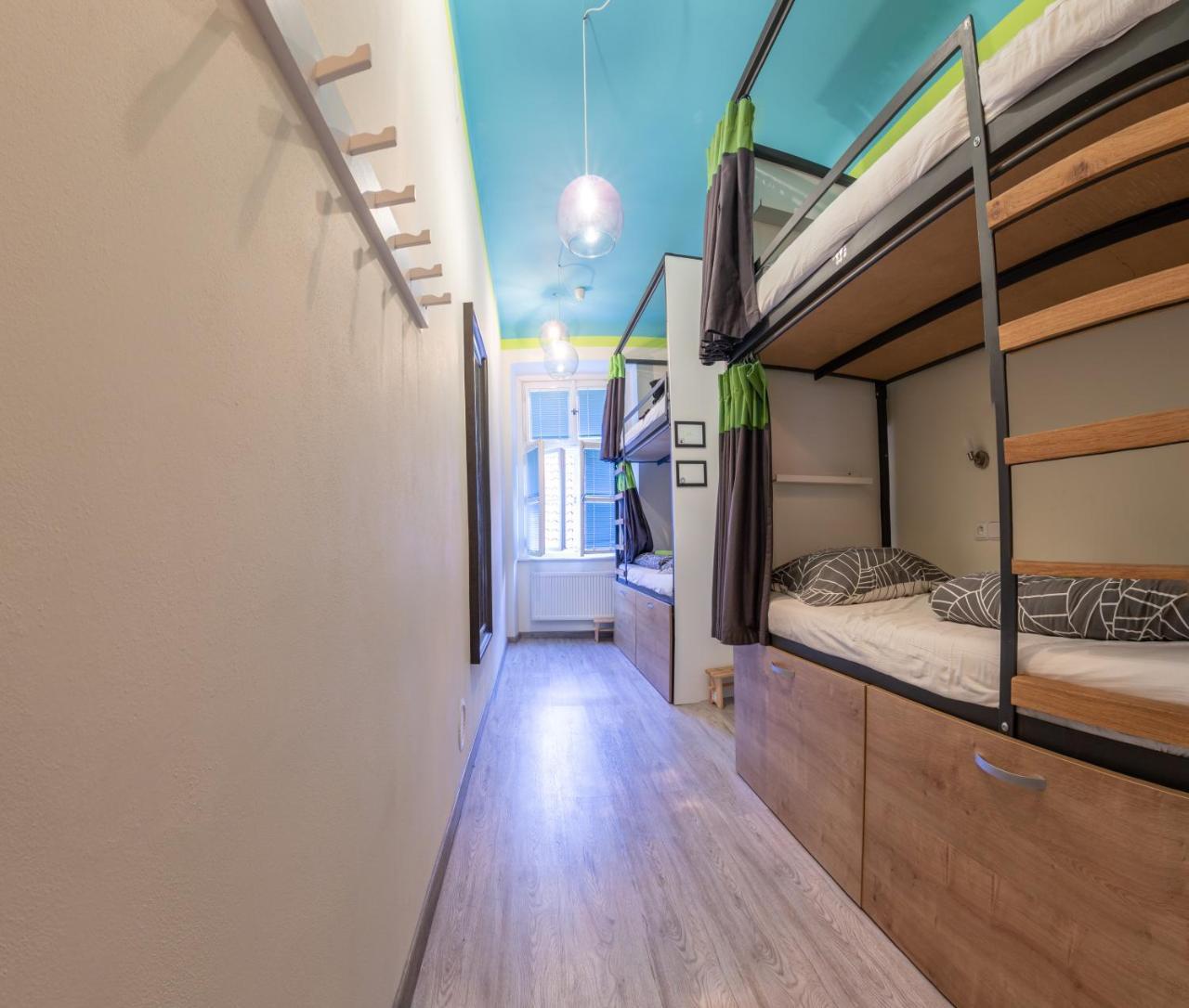 The Roadhouse Prague Hostel ภายนอก รูปภาพ