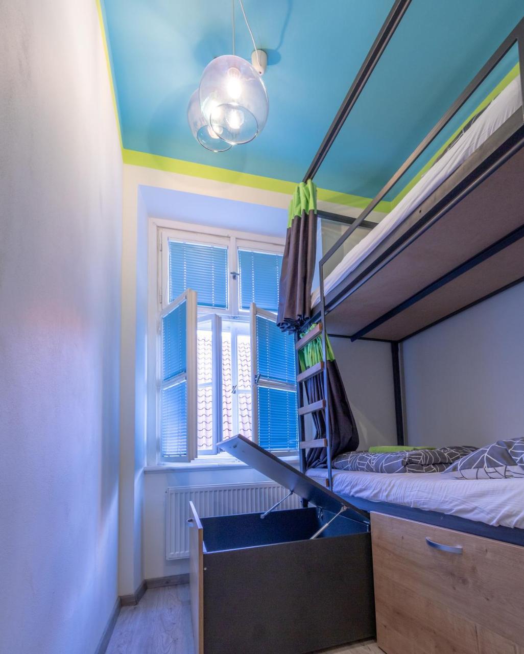 The Roadhouse Prague Hostel ภายนอก รูปภาพ